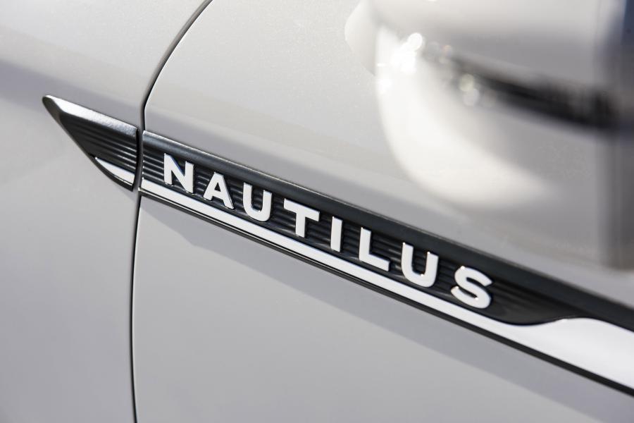 Логотип Lincoln Nautilus 2018 года  (фото 35 из 55)